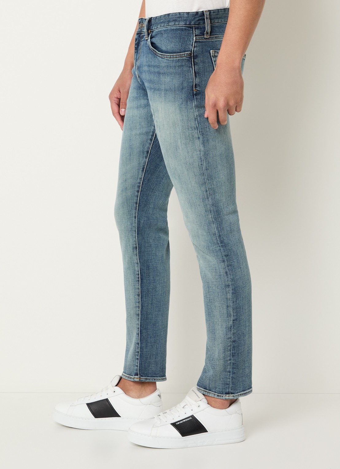 Armani Slim fit jeans met medium wassing - detail 5 indigo