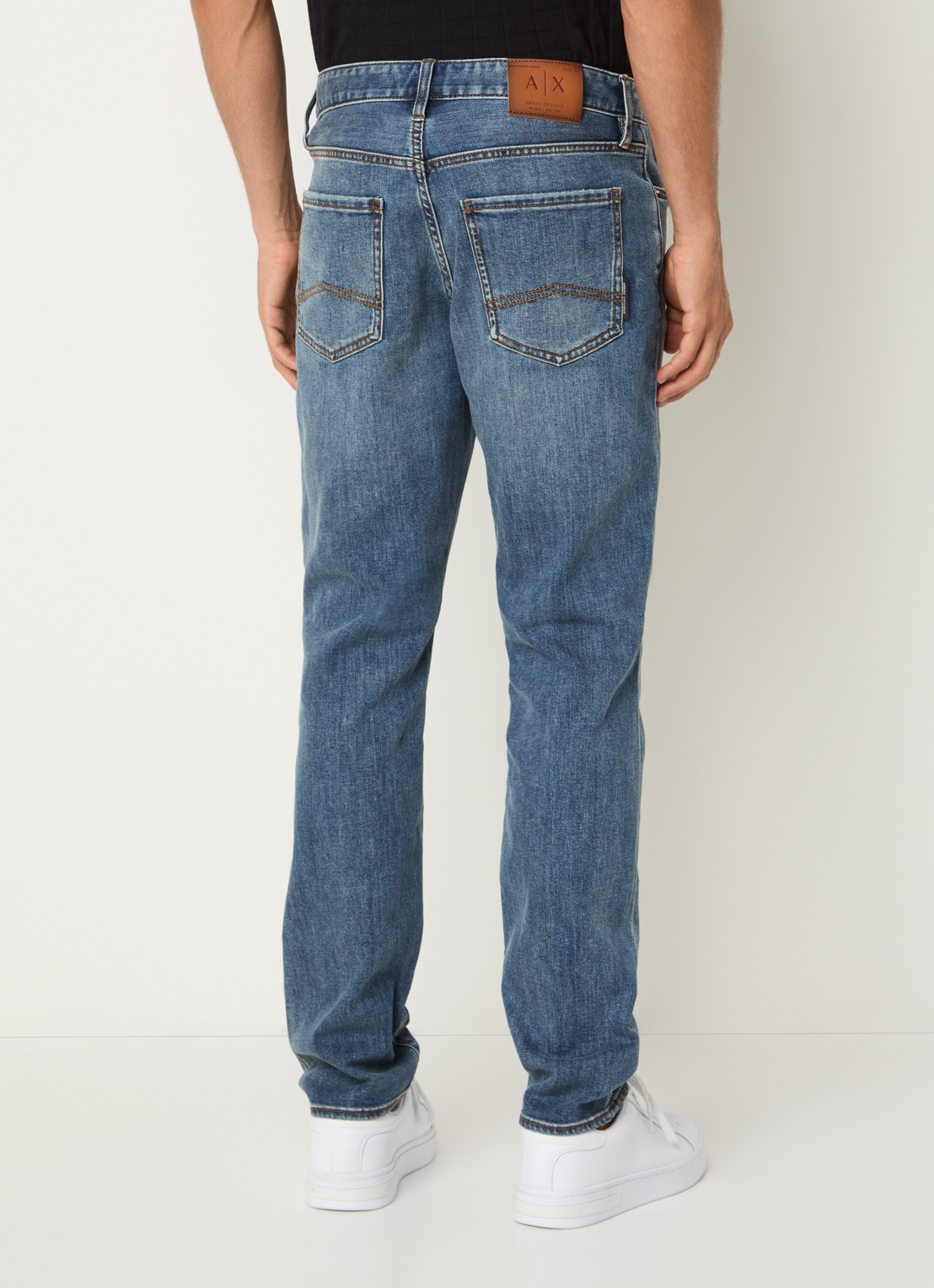 Armani Slim fit jeans met medium wassing - achterkant 3 medium blue denim-mb002