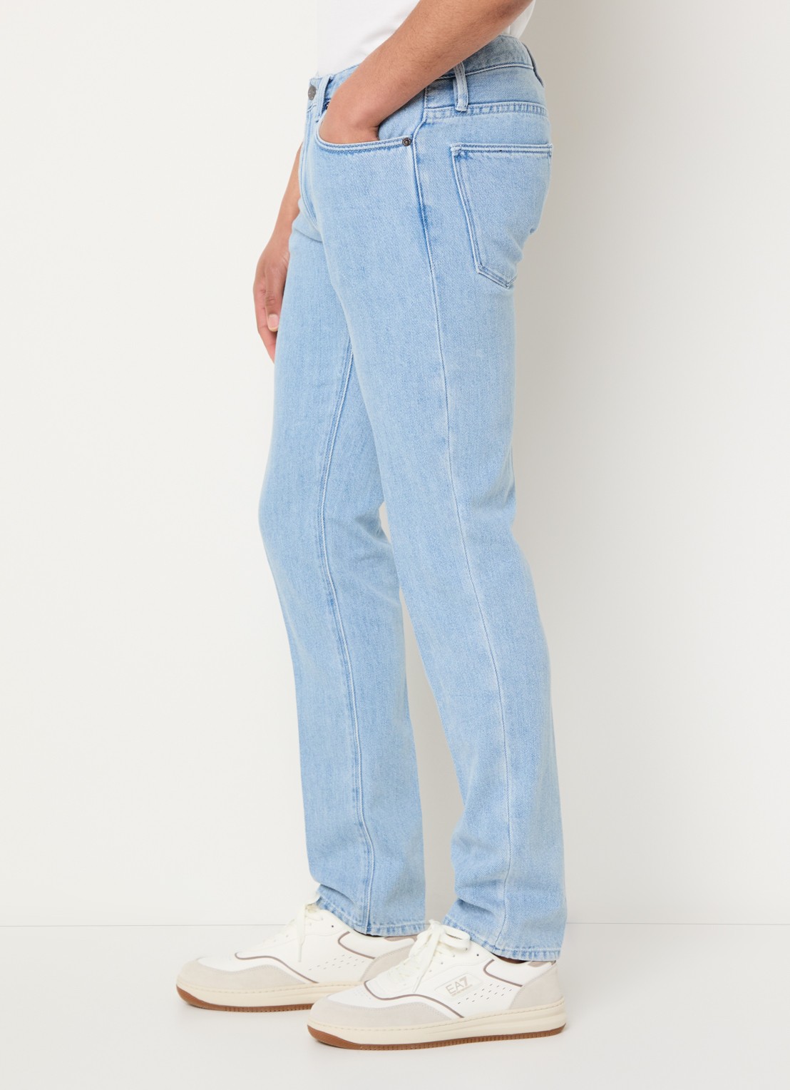 Armani Slim fit jeans met medium wassing - detail 3 lichtblauw