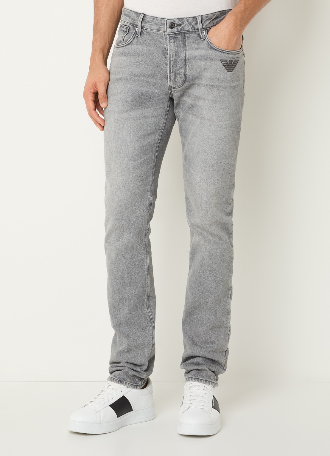 Armani Slim fit jeans met steekzakken - detail 2 middenblauw