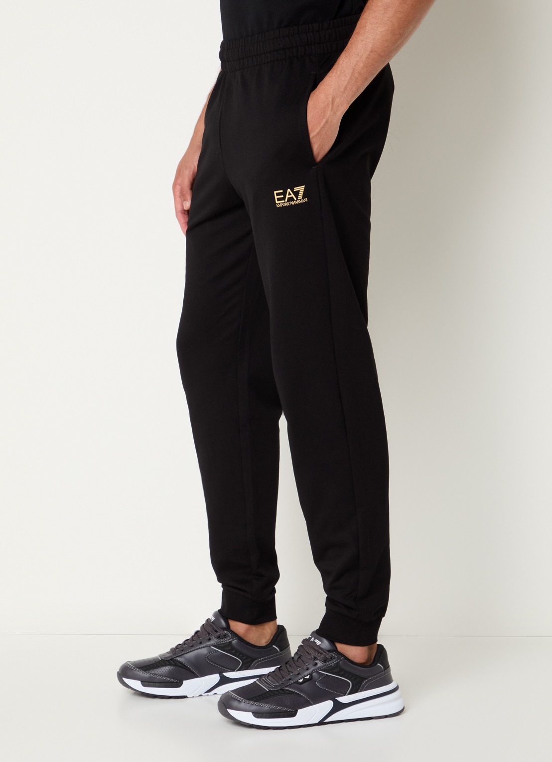 Armani Slim fit joggingbroek met logo en steekzakken - detail 2 zwart