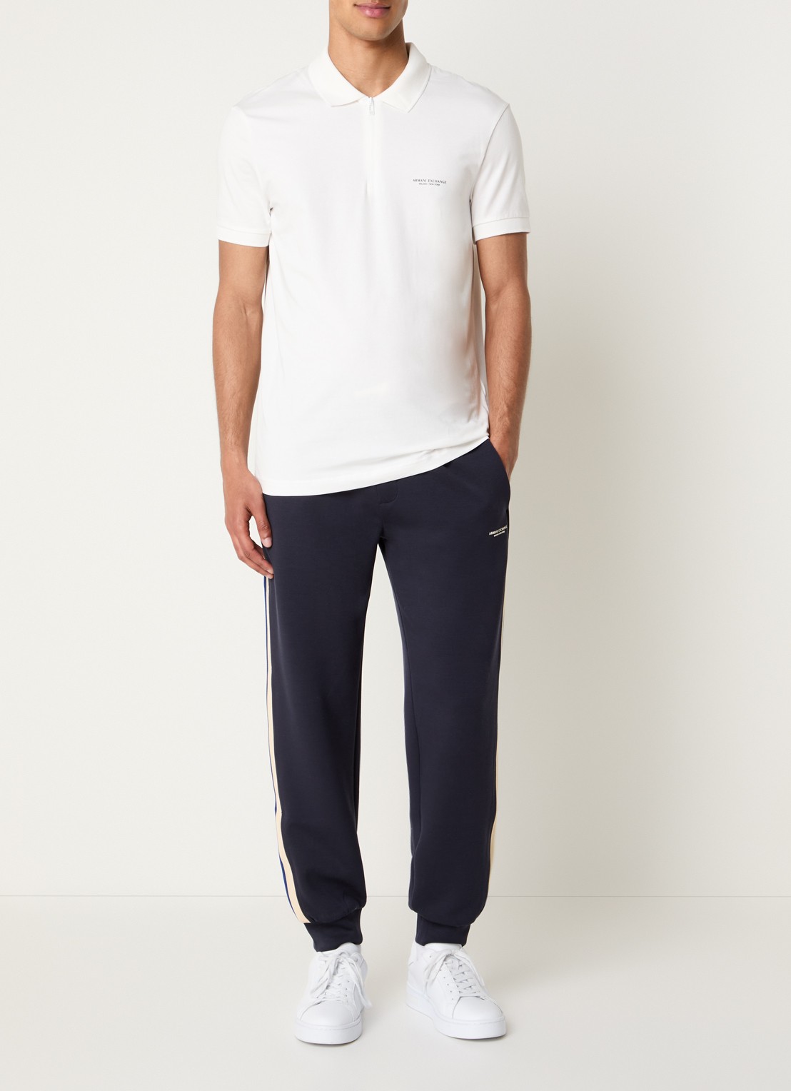 Armani Slim fit polo met 3D logo en halve rits - voorkant 3 gebroken wit