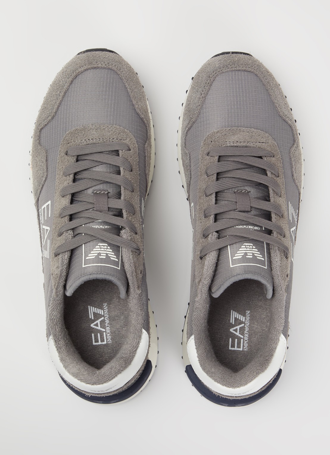 Armani Sneaker met logo en suède details - detail 2 grijs