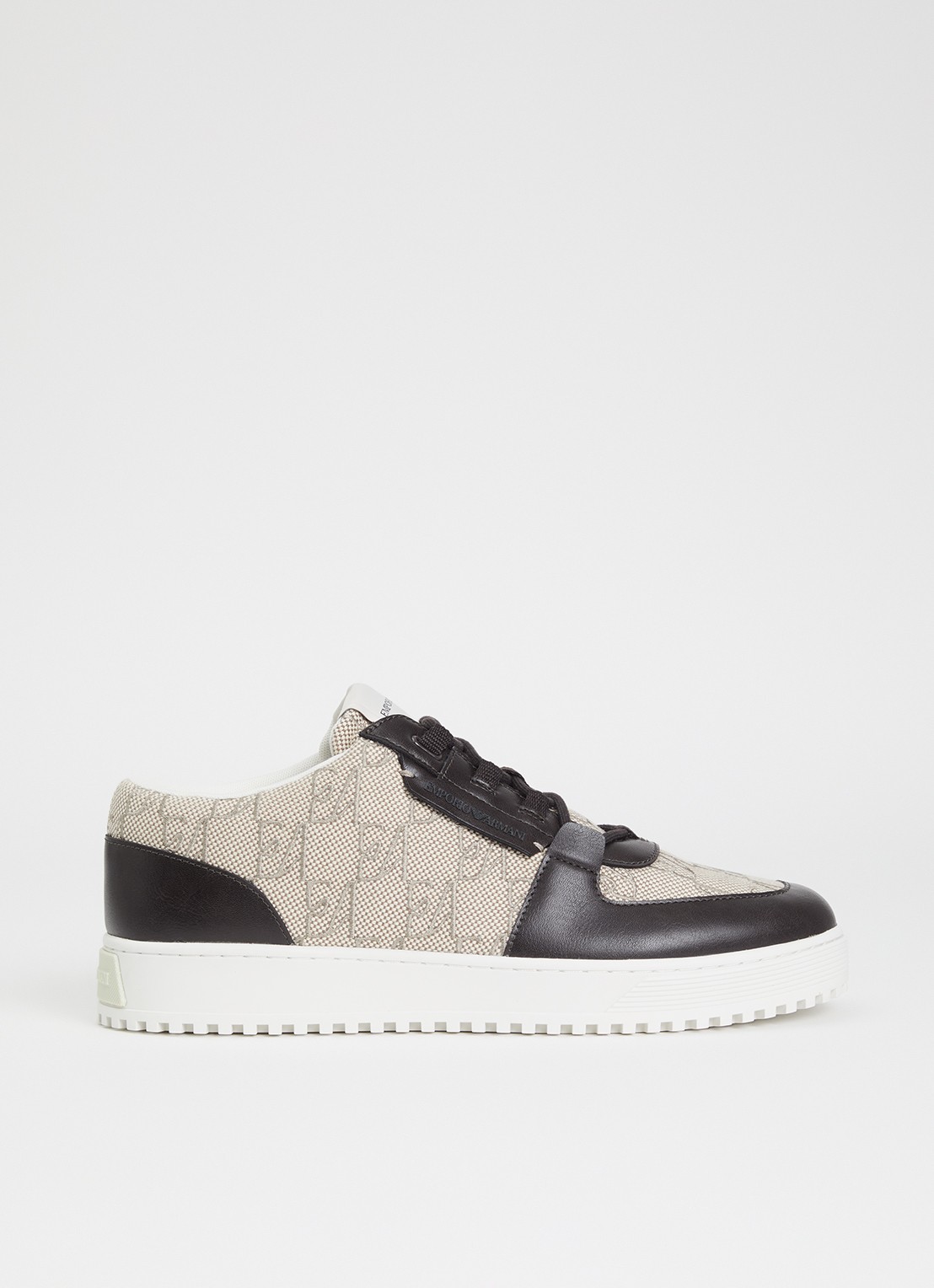 Armani Sneaker met logoprint - voorkant beige