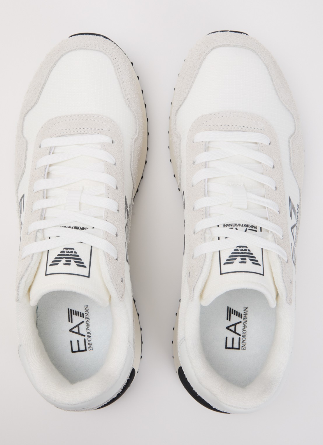Armani Sneaker suède details en logo - detail 2 gebroken wit