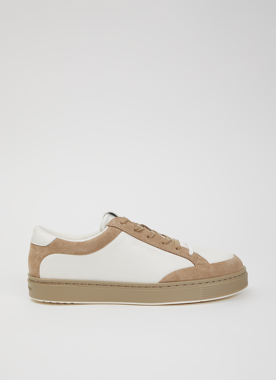 Armani Sneaker van leer met details van suède - voorkant beige