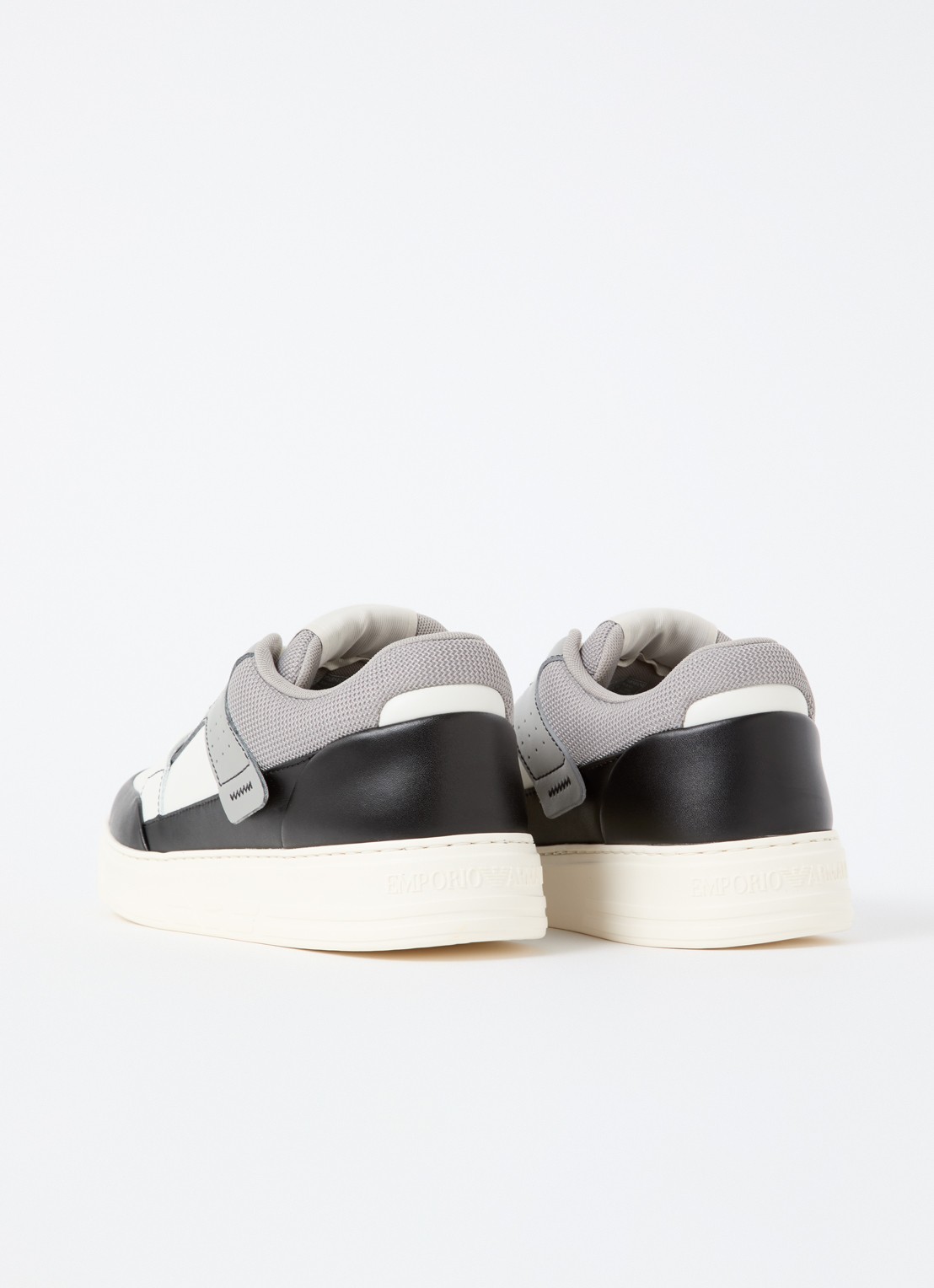 Armani Sneaker van leer - achterkant 4 grijs