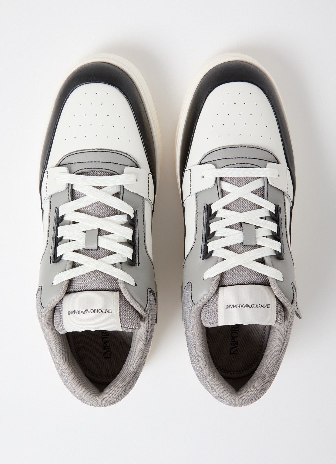 Armani Sneaker van leer - detail 2 grijs