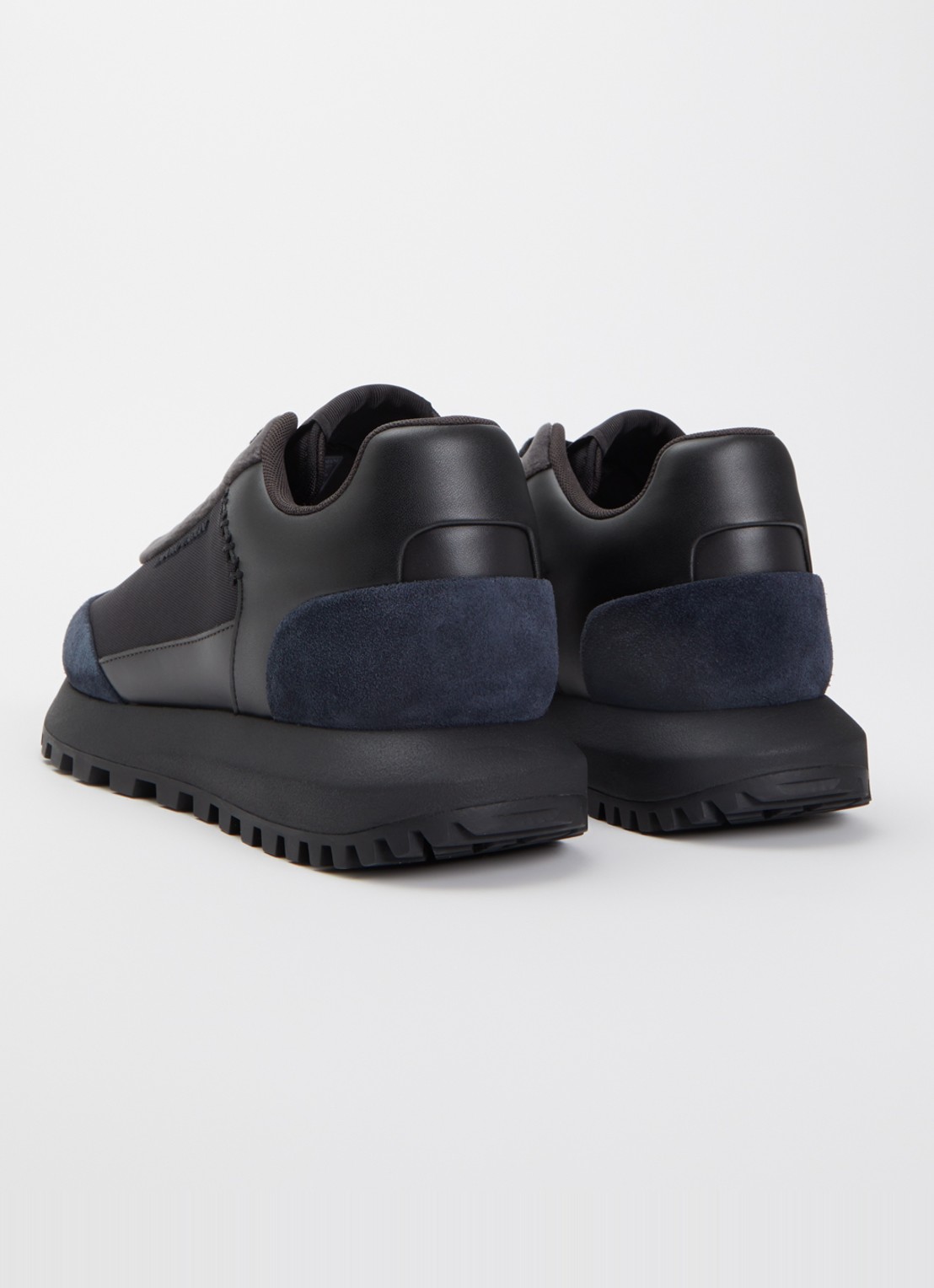 Armani Sneaker van mesh met details van suède en fluweel - achterkant donkerblauw