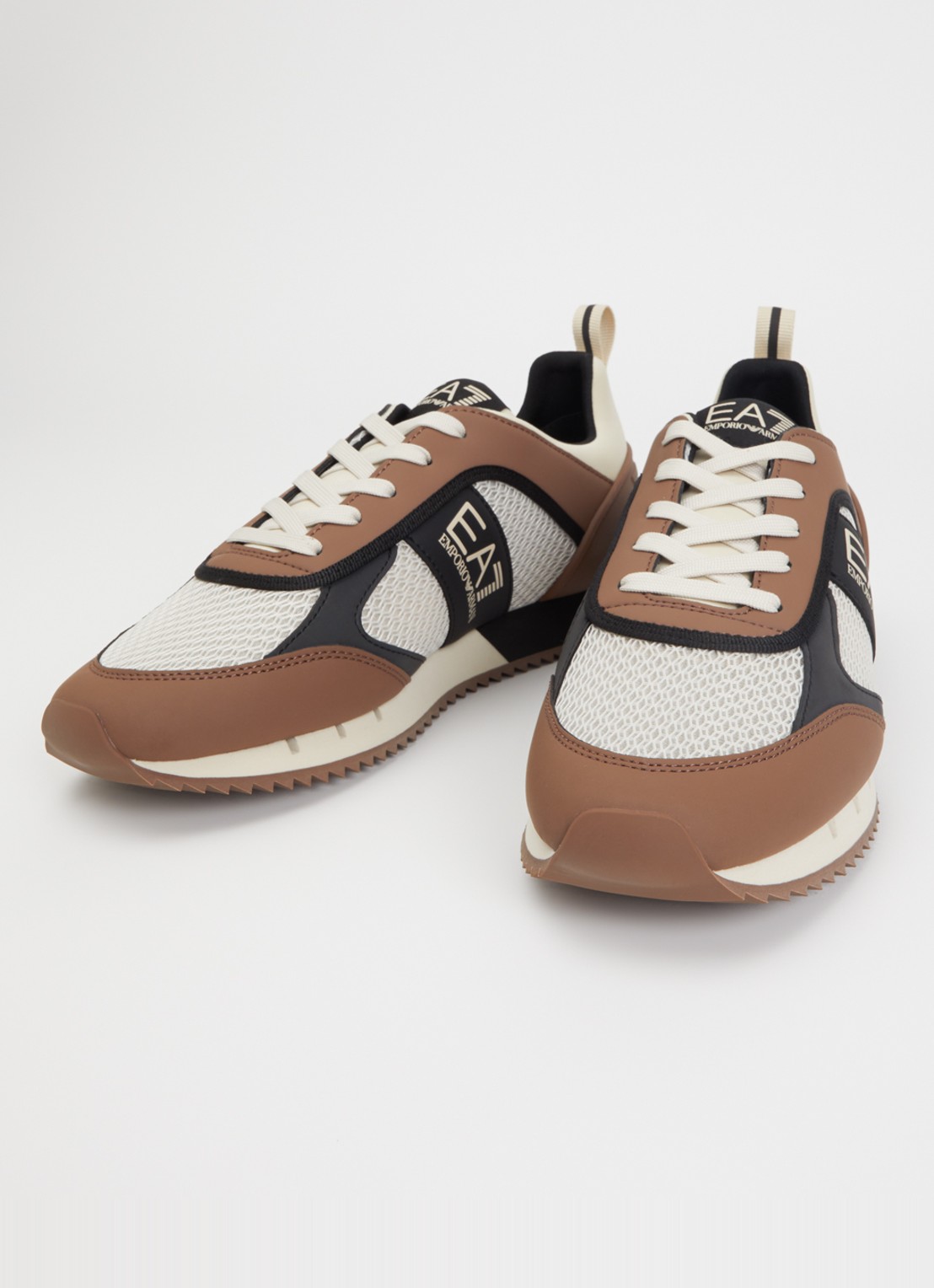 Armani Sneaker van mesh met logo - detail 3 bruin