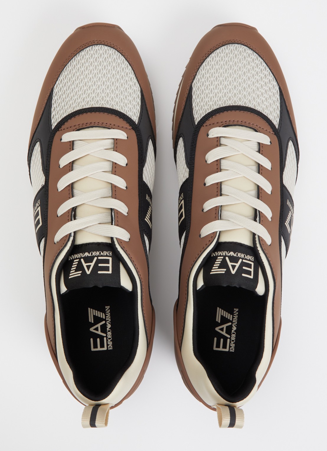 Armani Sneaker van mesh met logo - detail 4 bruin