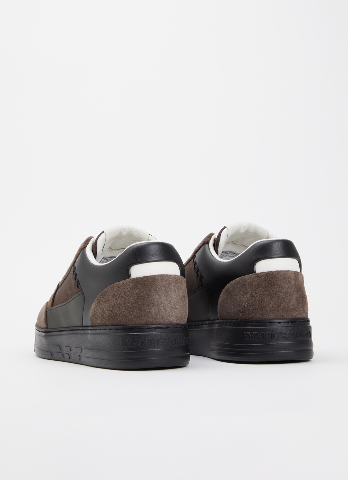 Armani Sneaker van mesh met suède details - achterkant lichtbruin