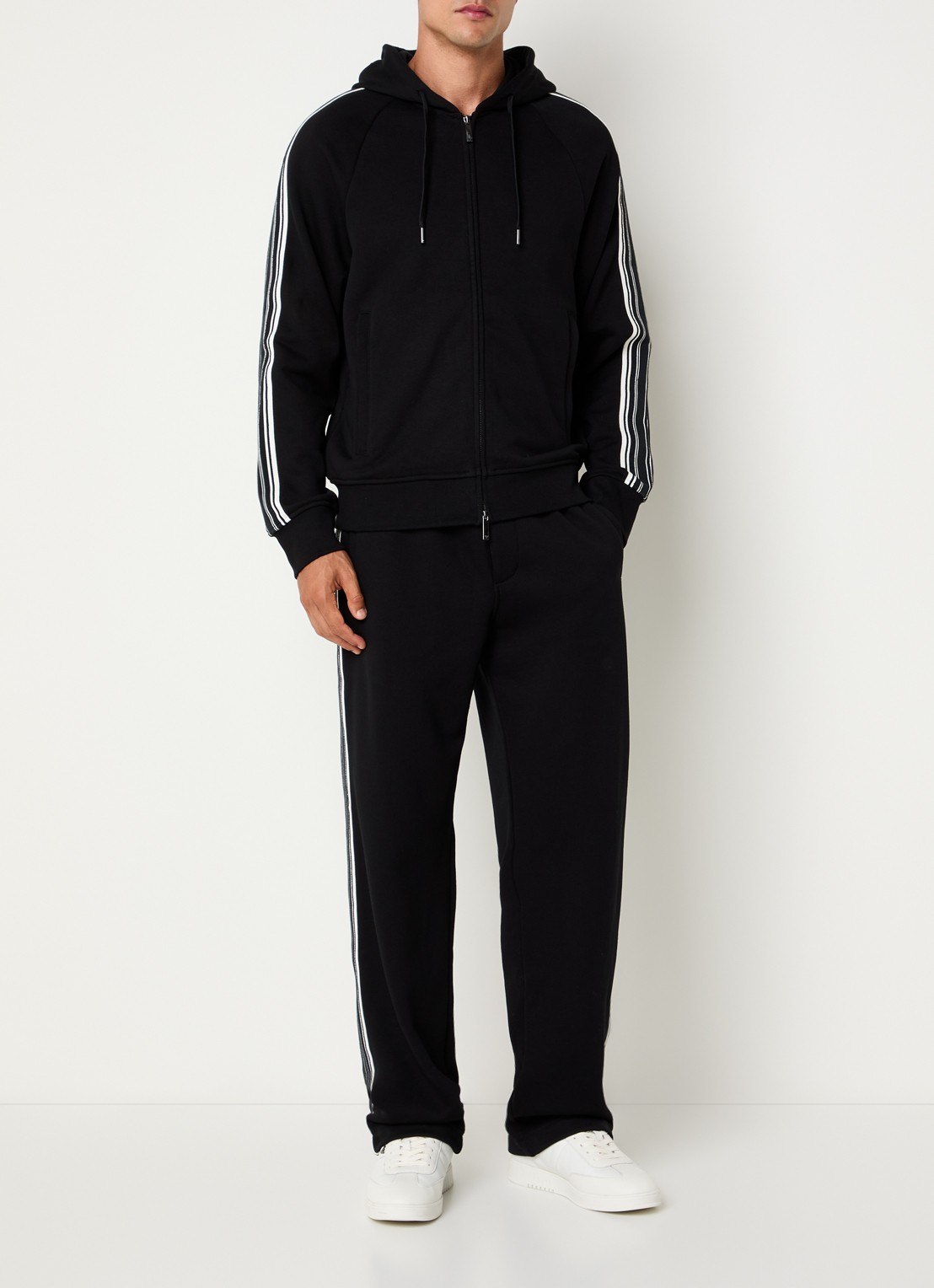 Armani Straight fit joggingbroek met logoborduring en steekzakken - voorkant 5 zwart
