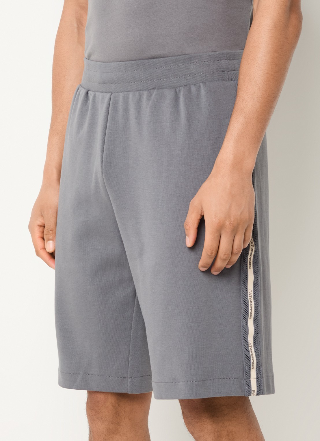 Armani Straight fit korte broek met logo - detail 4 creme