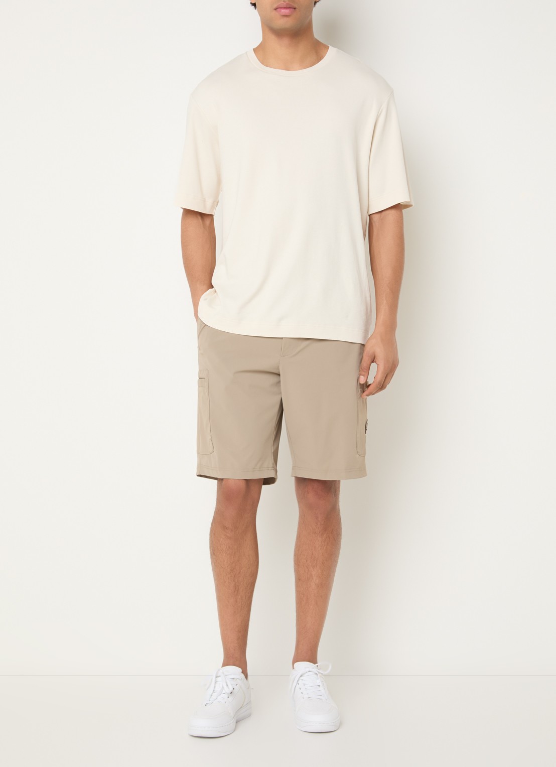 Armani Straight fit korte broek met steekzakken - voorkant 4 beige