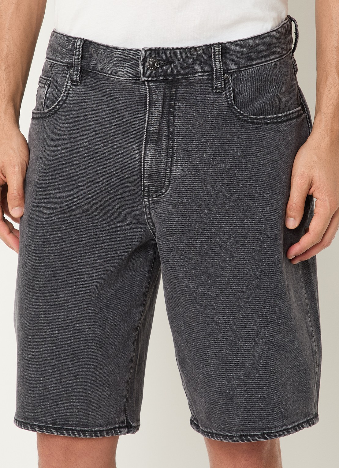 Armani Straight fit korte broek van denim met gekleurde wassing - detail grijs