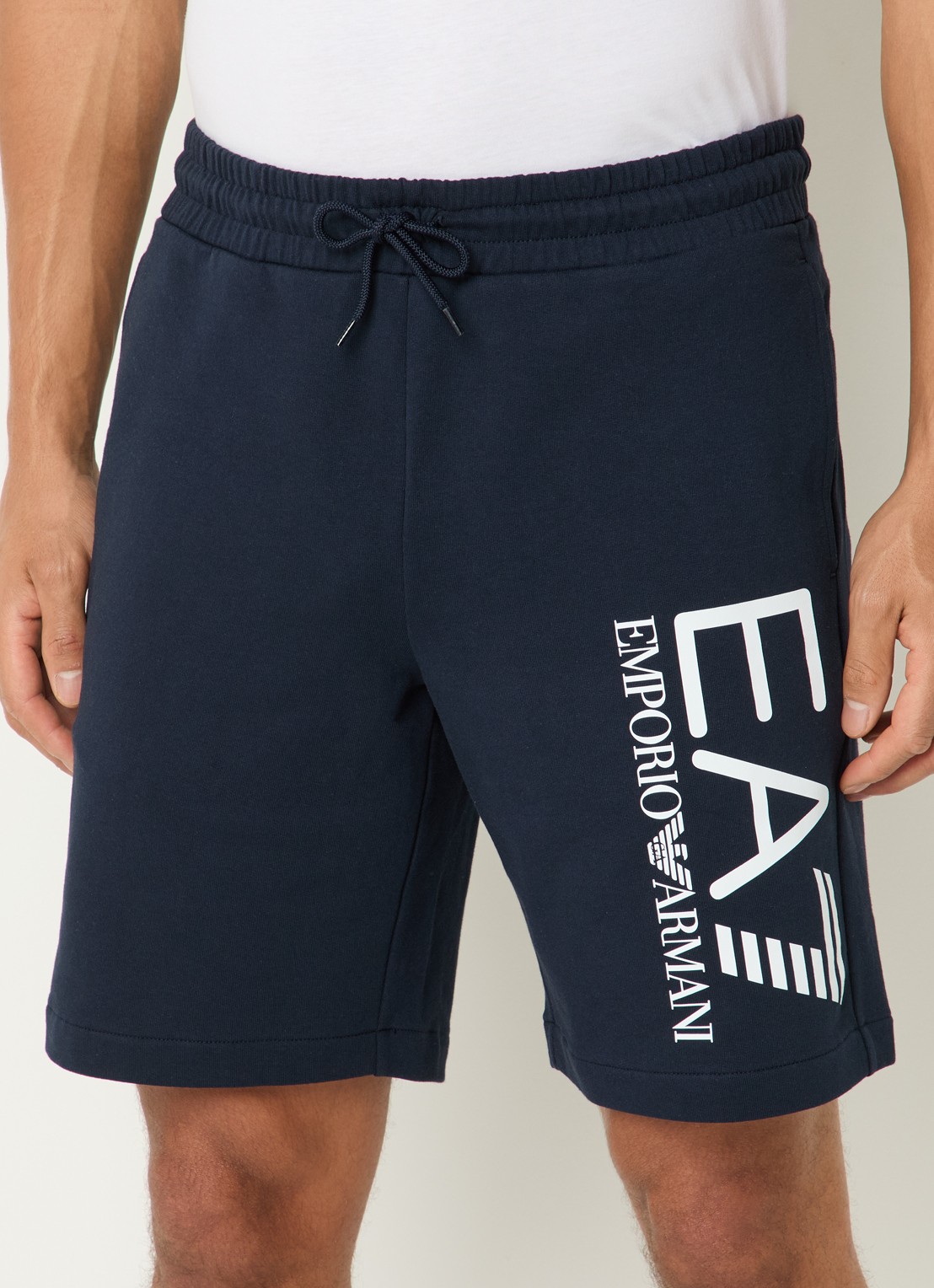 Armani Straight fit korte joggingbroek met logo en steekzakken - detail 2 donkerblauw
