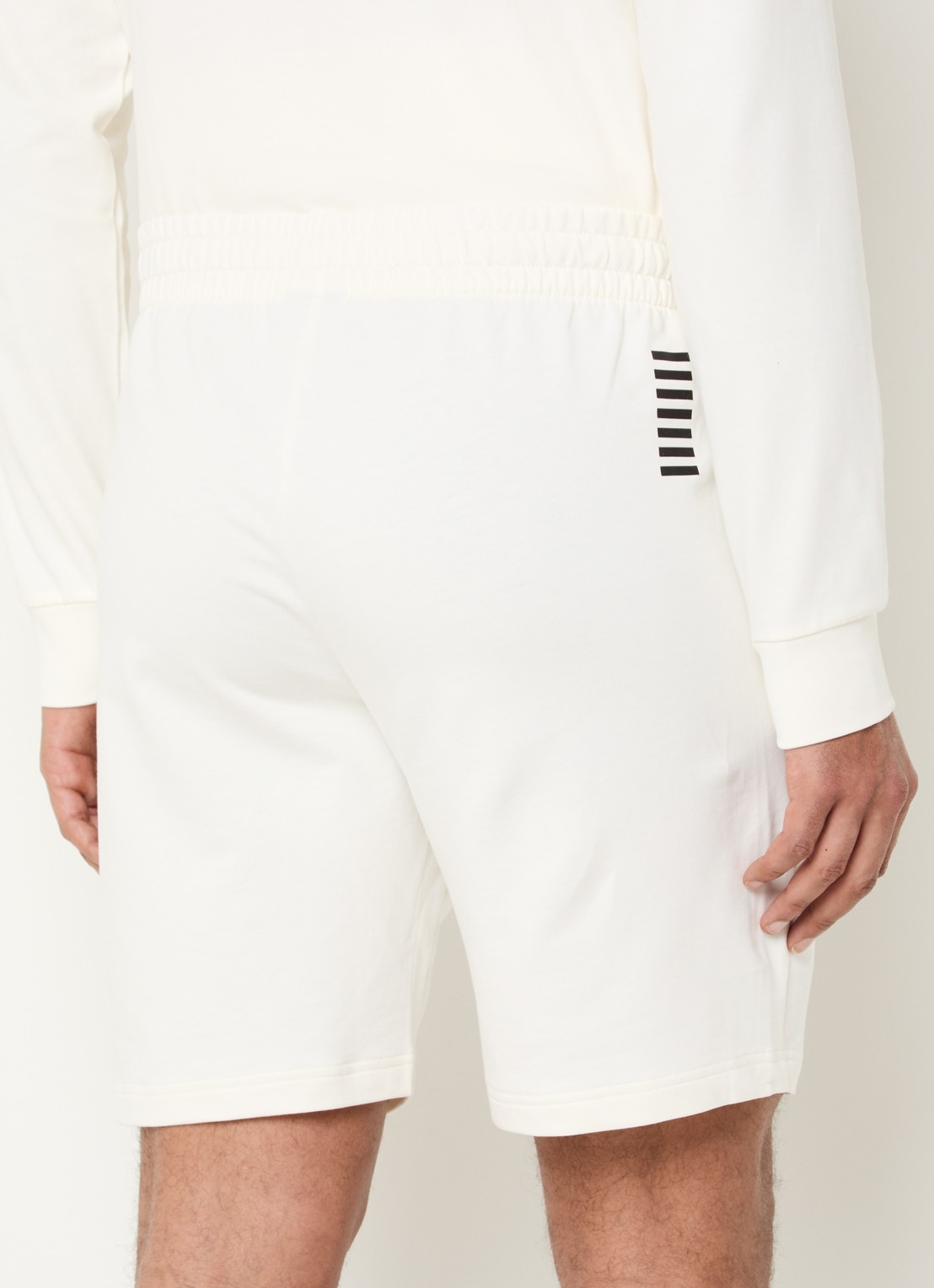 Armani Straight fit korte joggingbroek met logo  - achterkant 4 gebroken wit