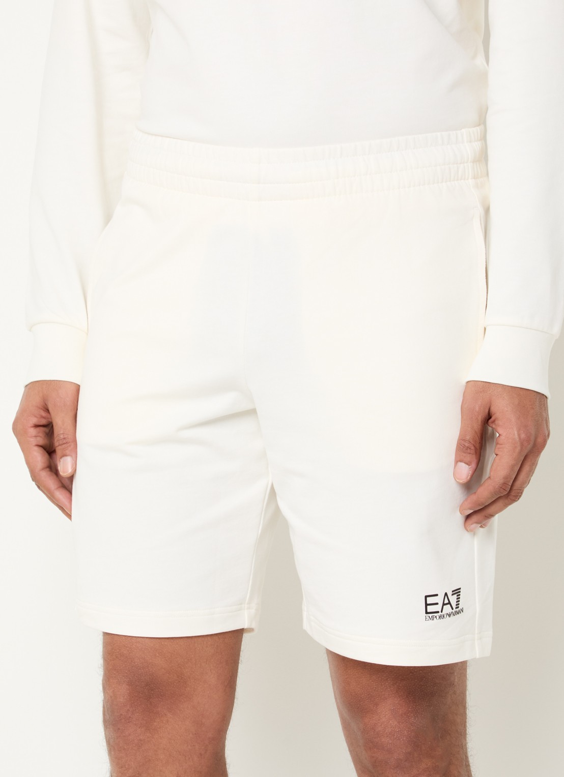 Armani Straight fit korte joggingbroek met logo  - detail gebroken wit