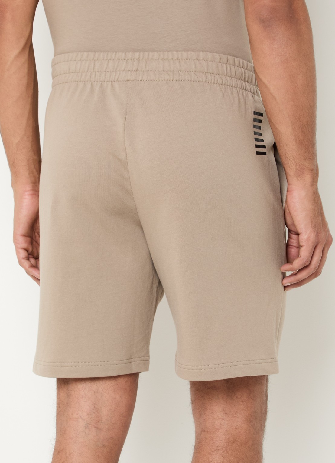 Armani Straight fit korte joggingbroek met logo  - achterkant 3 beige