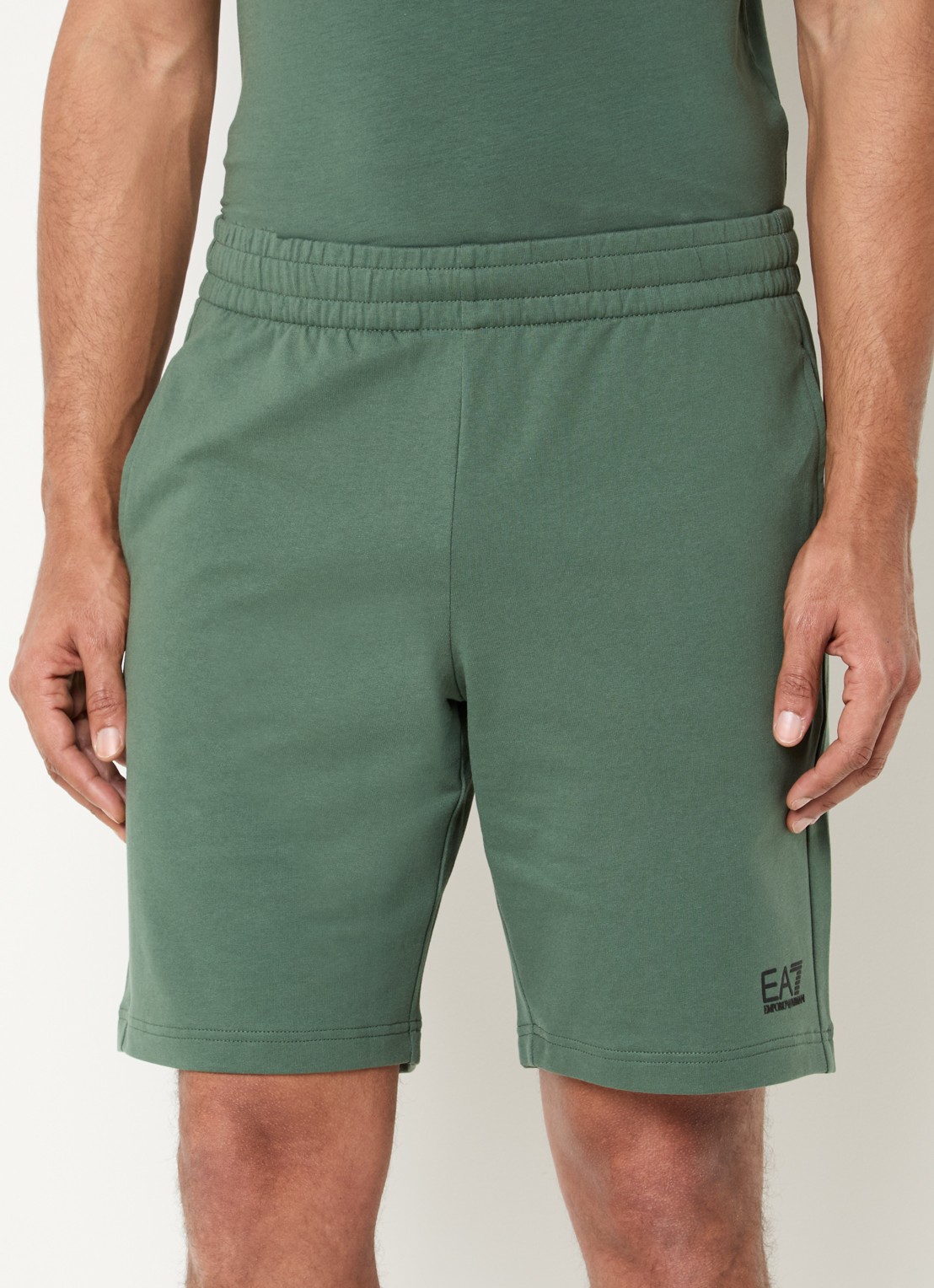 Armani Straight fit korte joggingbroek met logo  - detail legergroen