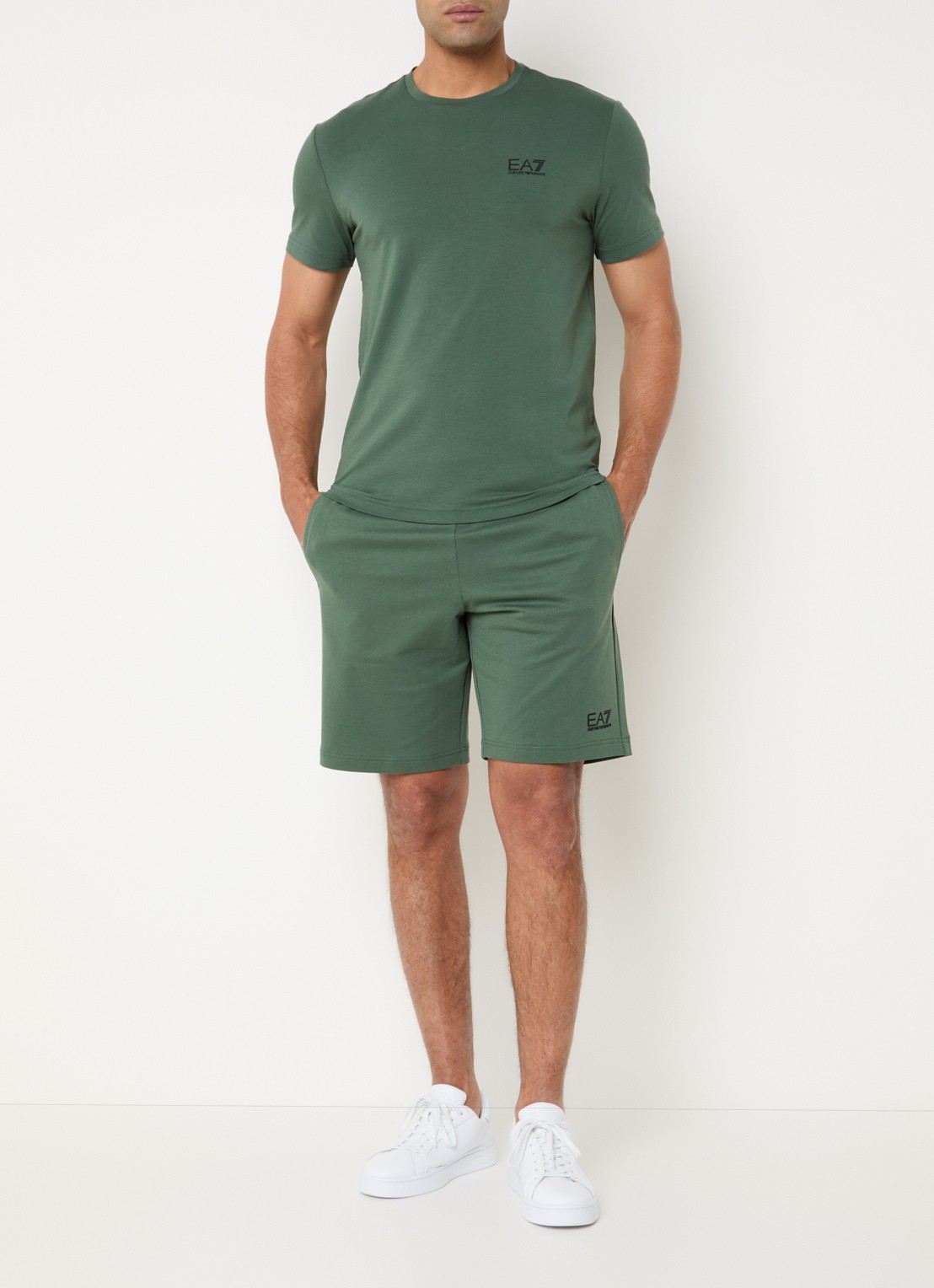 Armani Straight fit korte joggingbroek met logo  - voorkant 3 legergroen