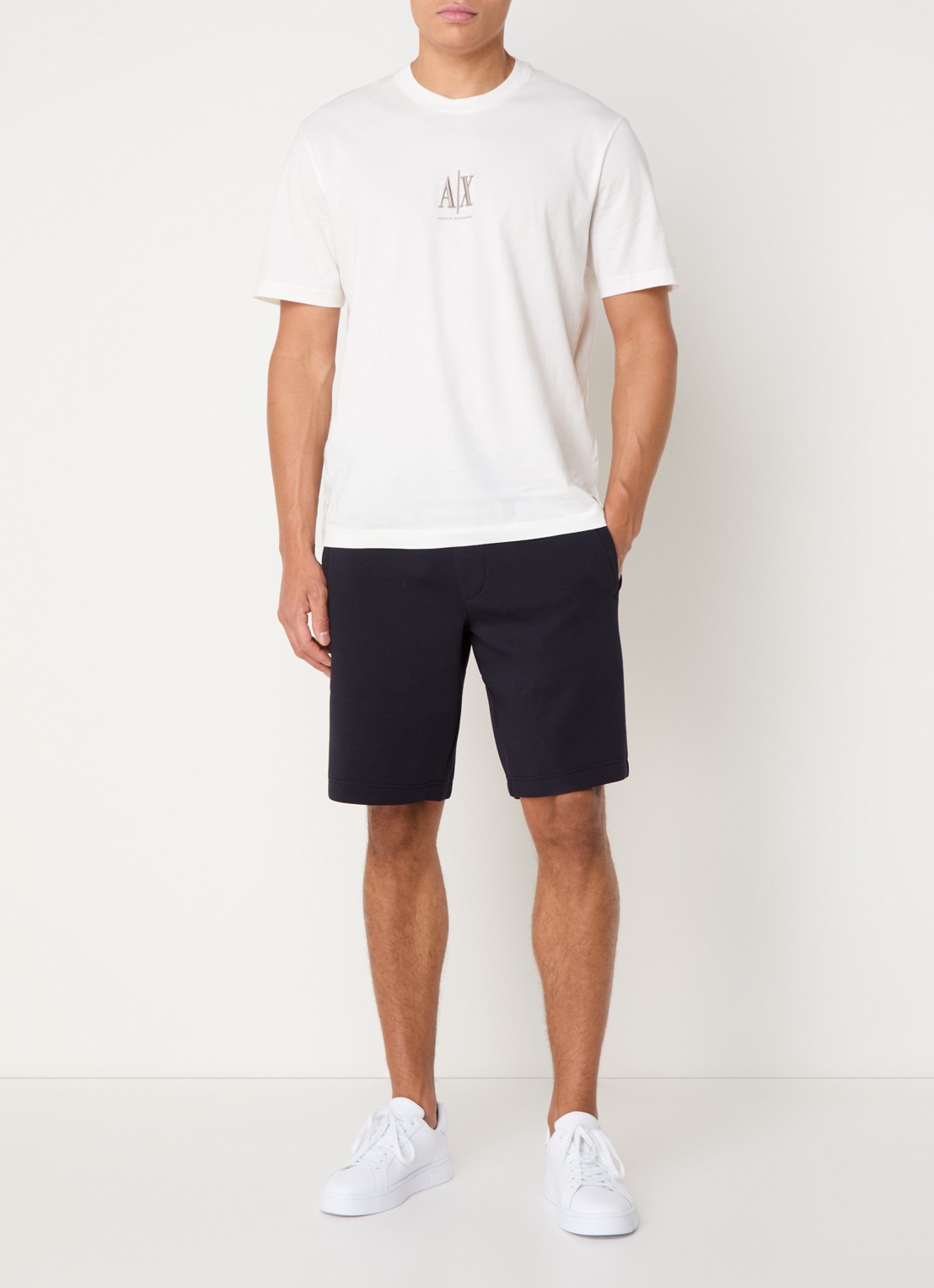 Armani Straight fit korte joggingbroek met steekzakken - voorkant 4 donkerblauw