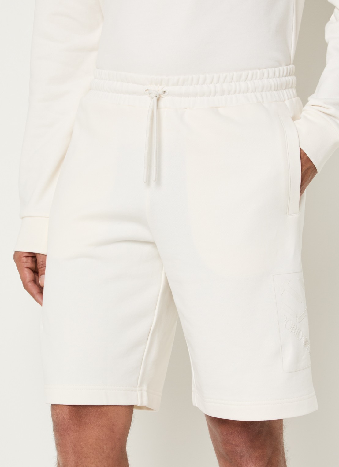 Armani Straight fit korte joggingsbroek met logo en steekzakken - detail 4 wit