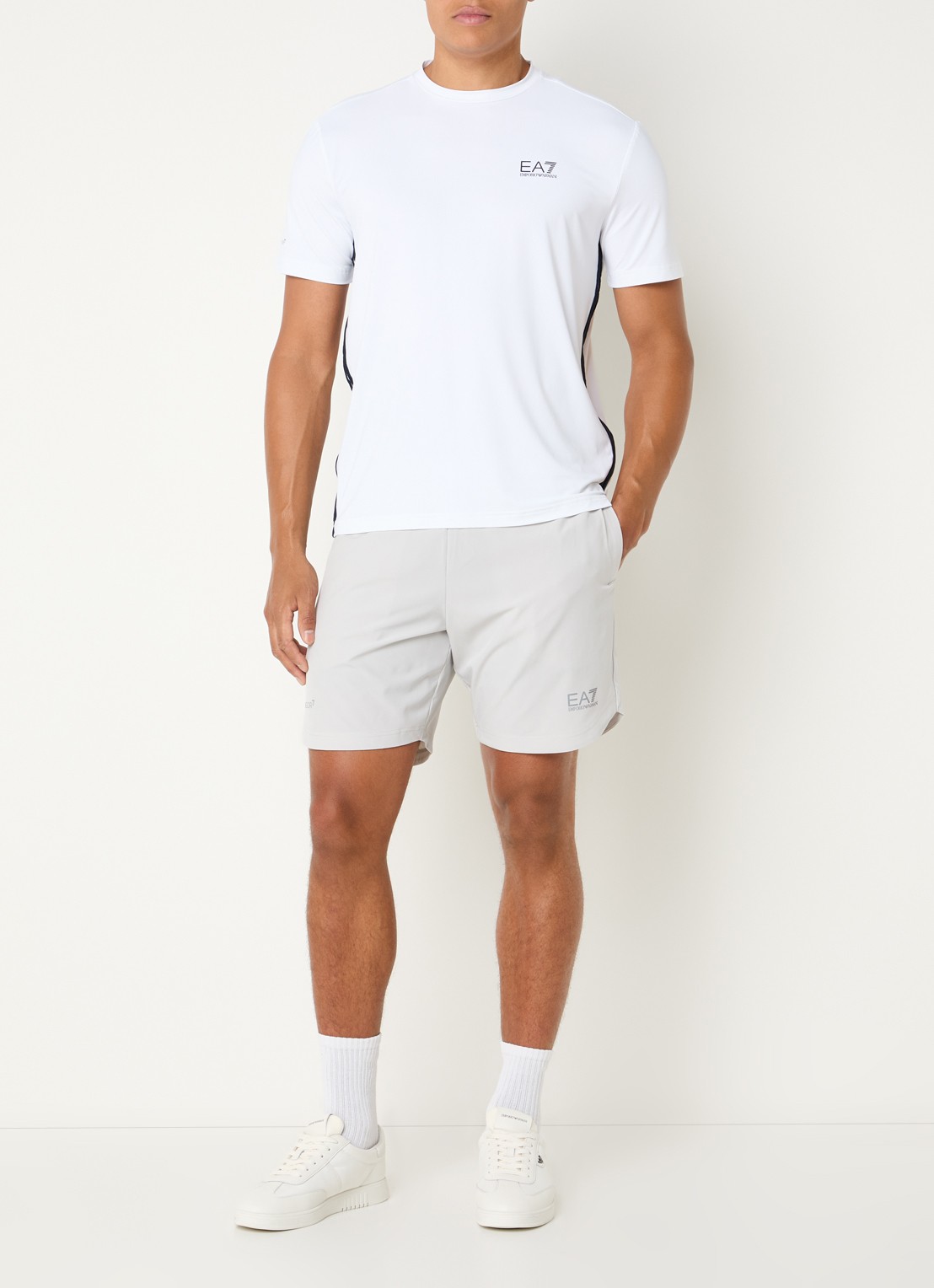 Armani Straight fit korte trainingsbroek met steekzakken - voorkant 4 lichtgrijs