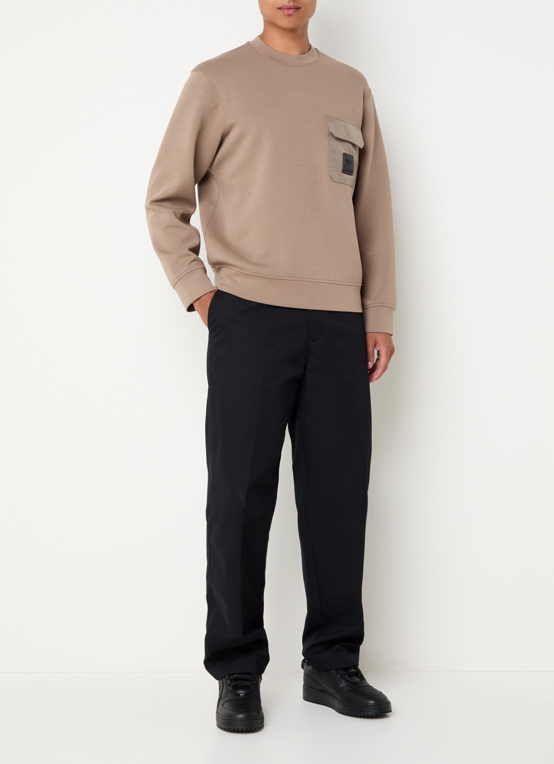 Armani Sweater met logo en borstzak - voorkant 3 zand