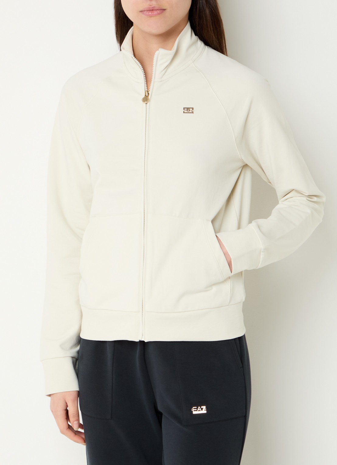 Armani Sweatvest met opstaande kraag en logo - detail 2 gebroken wit