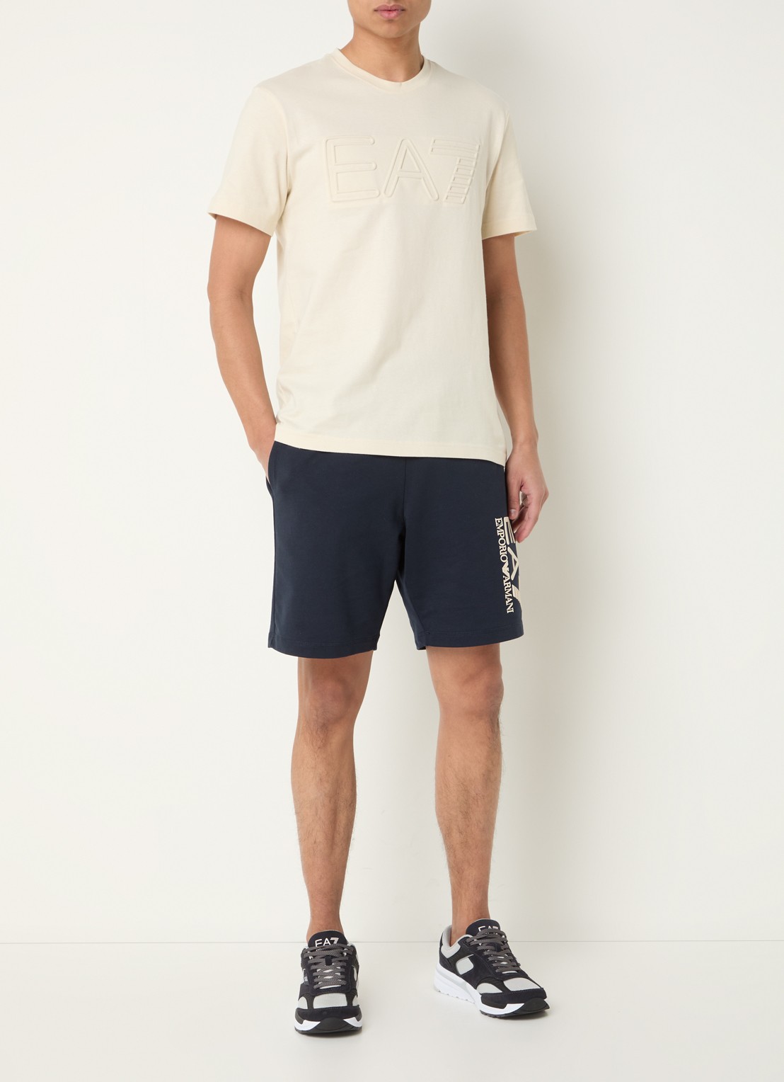 Armani T-shirt met 3D logoprint - voorkant 2 creme