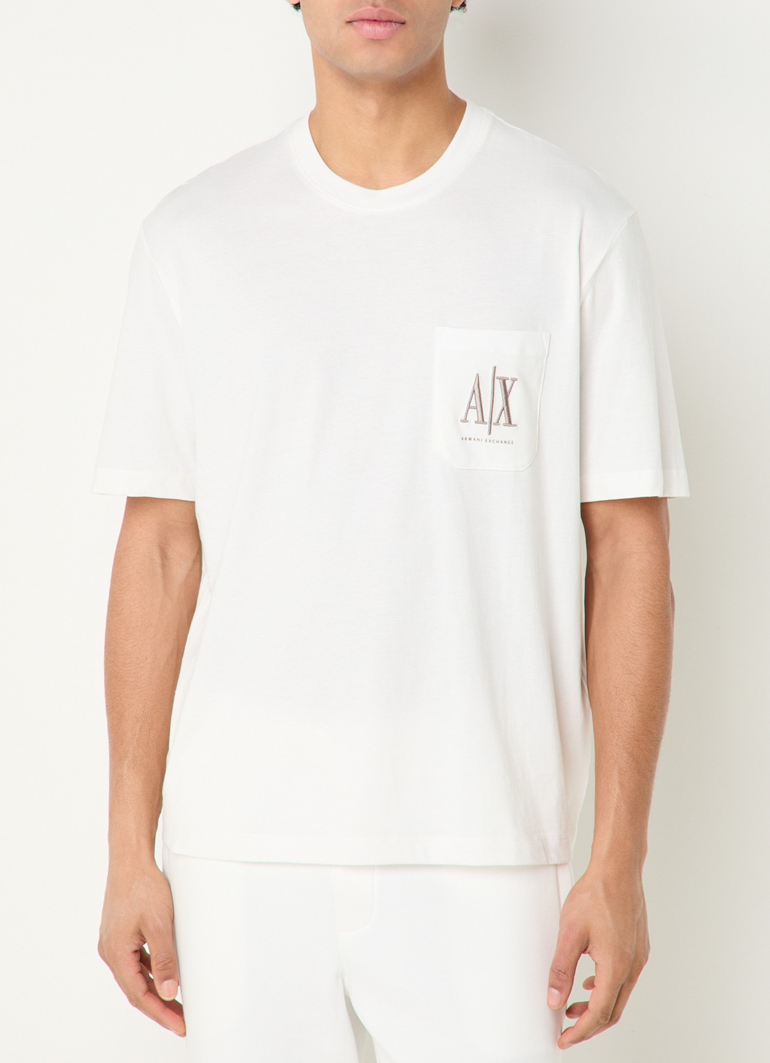 Armani T-shirt met borstzak en logoborduring - detail 4 gebroken wit