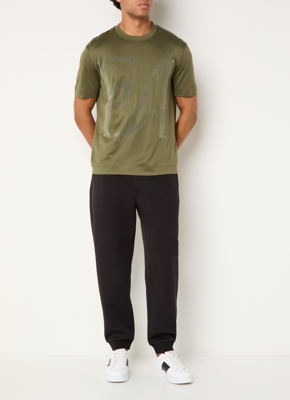 Armani T-shirt met flock logoprint - voorkant 3 bronsgroen