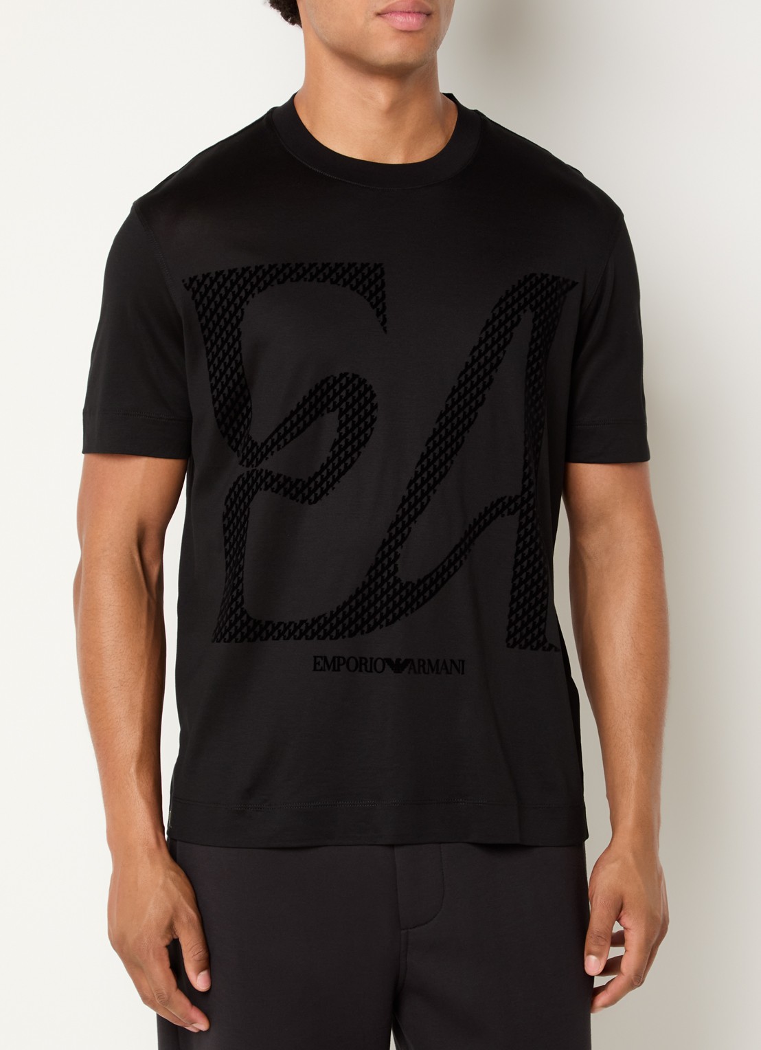 Armani T-shirt met flock logoprint - detail zwart