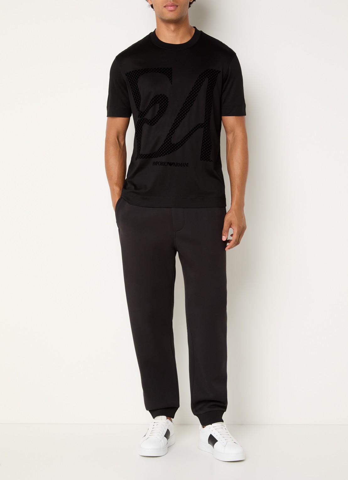 Armani T-shirt met flock logoprint - voorkant 4 zwart
