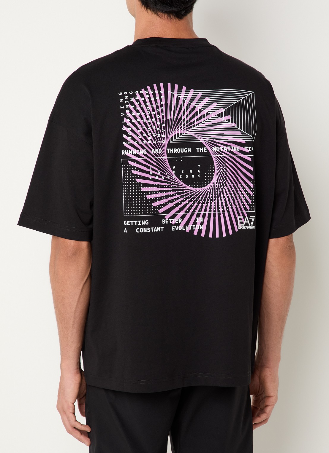 Armani T-shirt met front- en backprint - detail 4 zwart