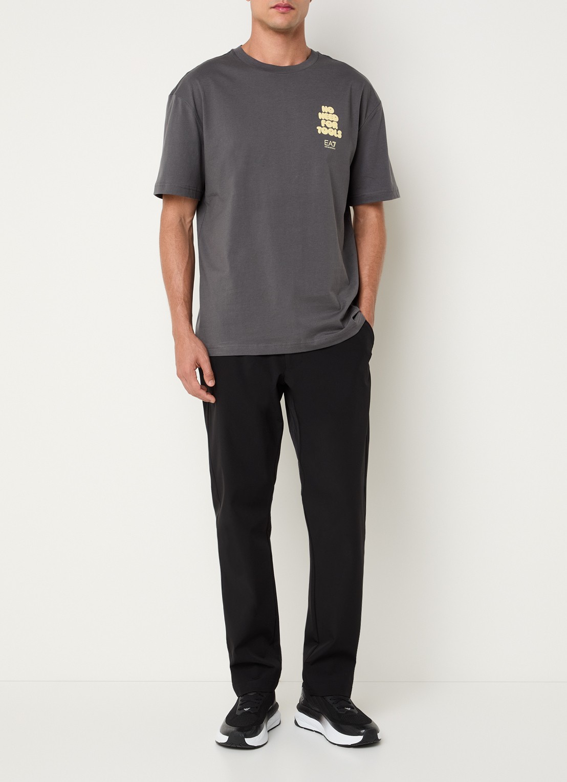 Armani T-shirt met logo- en backprint - voorkant 3 grijs
