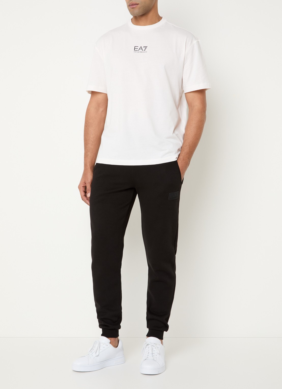 Armani T-shirt met logo- en backprint - voorkant 4 gebroken wit