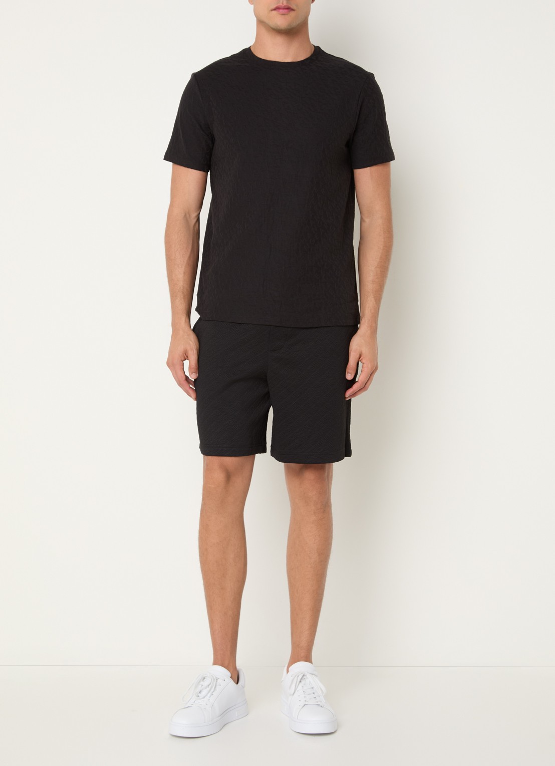 Armani T-shirt met logo en structuur - voorkant 2 zwart