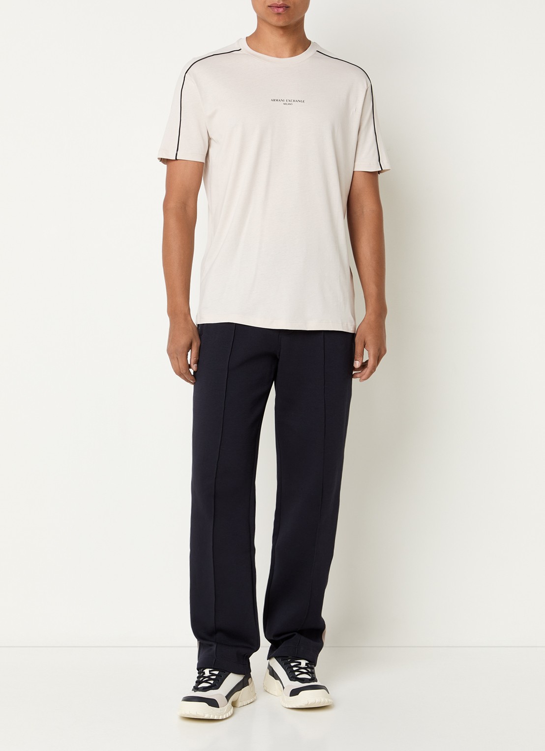 Armani T-shirt met logo - voorkant 3 gebroken wit