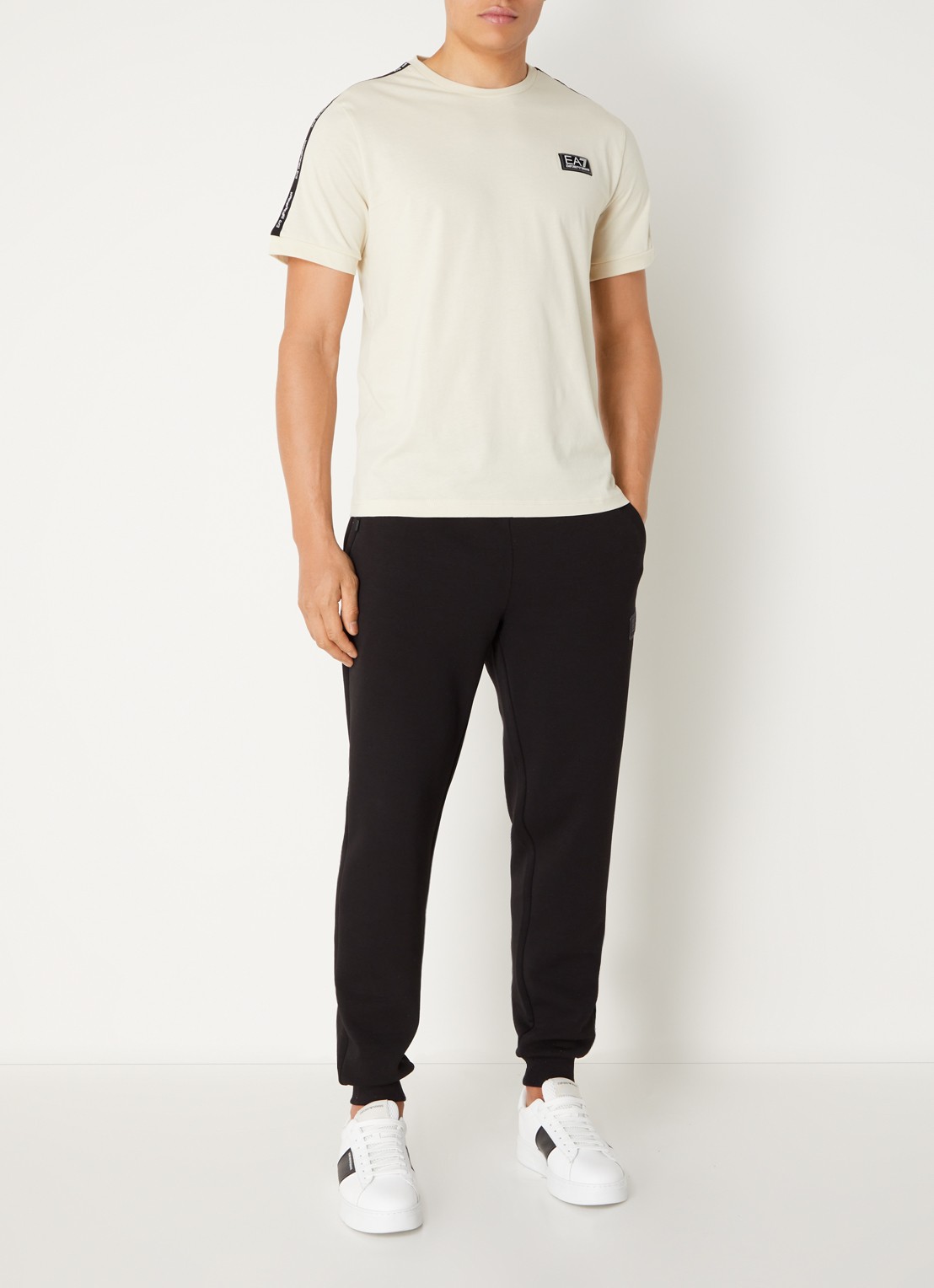 Armani T-shirt met logo - voorkant 2 beige