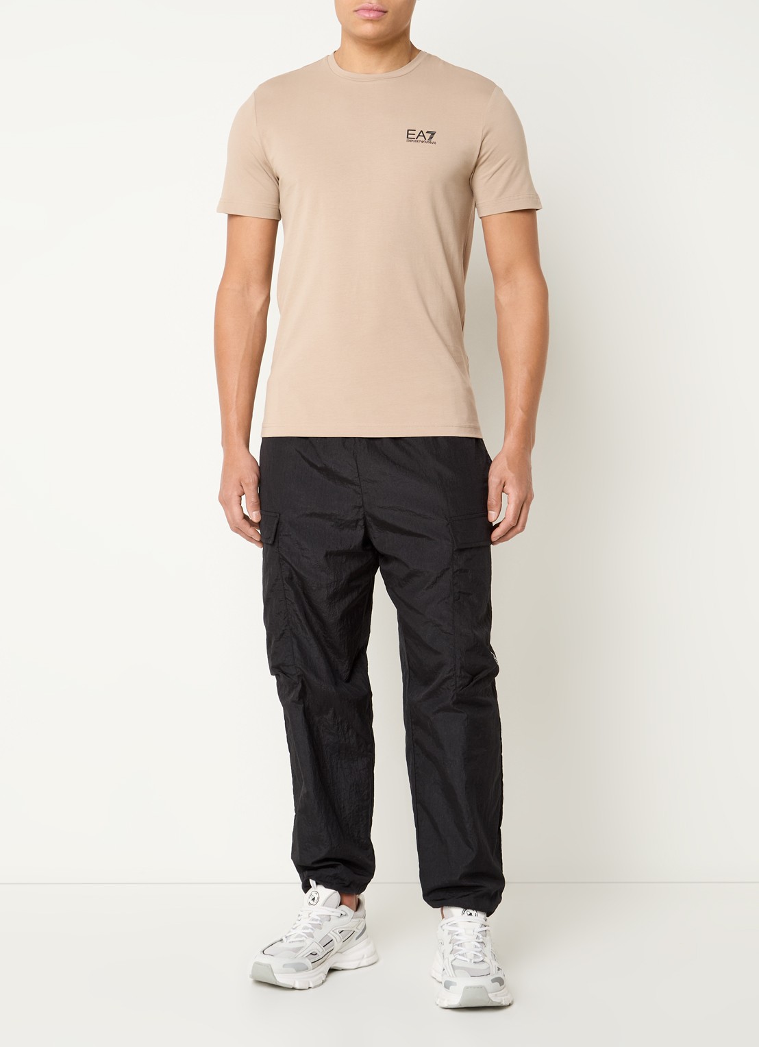 Armani T-shirt met logo - voorkant 2 donkerbeige
