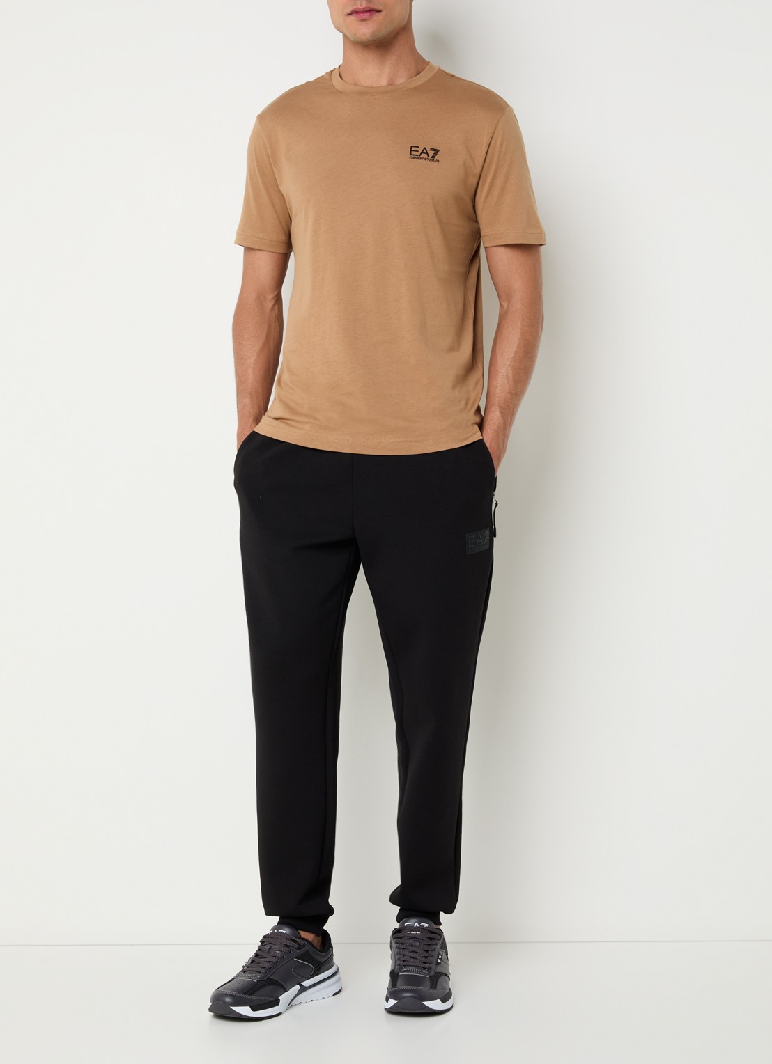 Armani T-shirt met logo - voorkant 2 camel