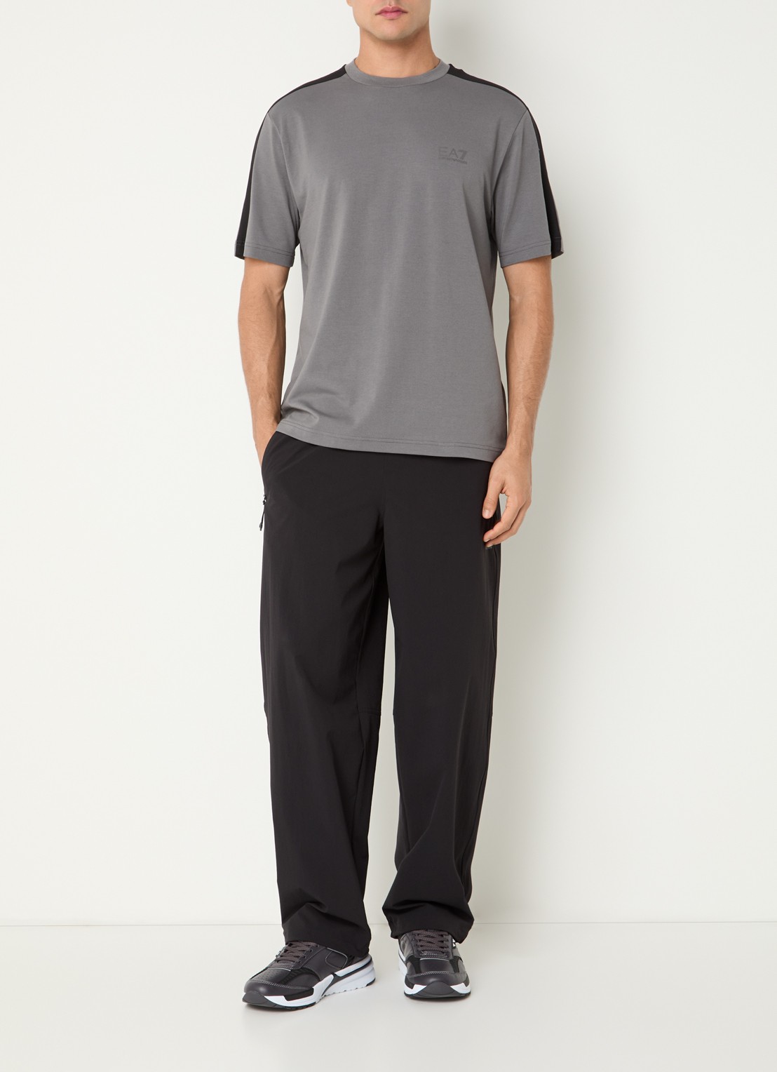 Armani T-shirt met logo - voorkant 2 grijs