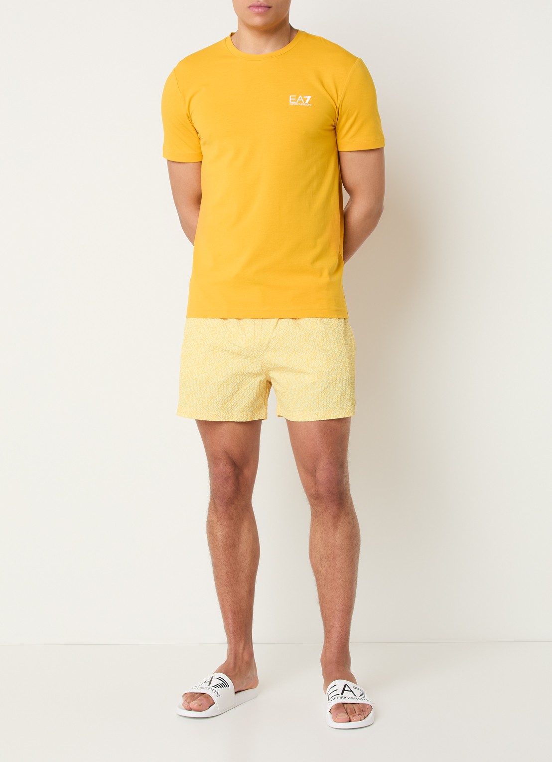 Armani T-shirt met logo - voorkant 3 geel