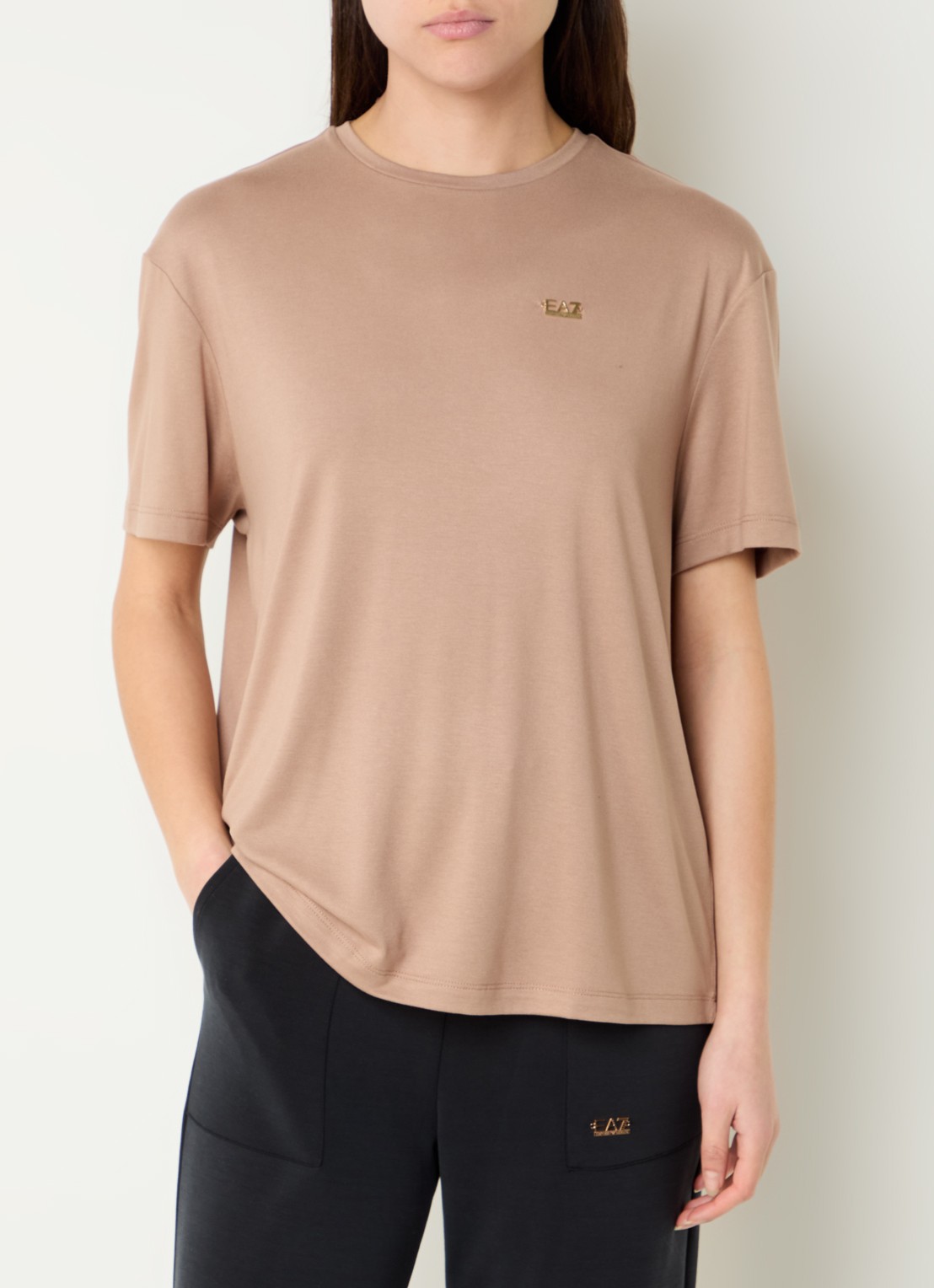 Armani T-shirt met logo - detail vanillegeel