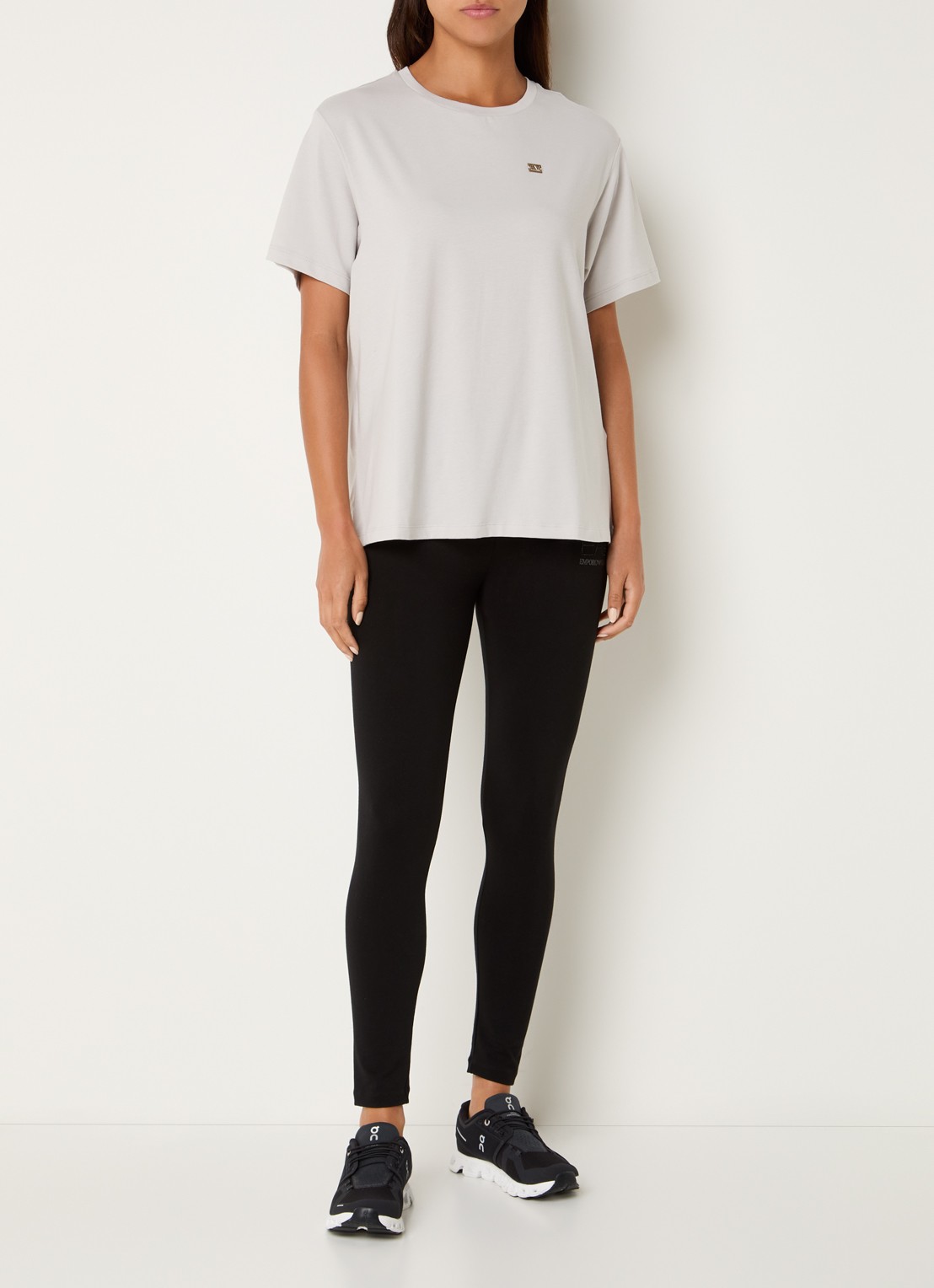 Armani T-shirt met logo - voorkant 3 beige
