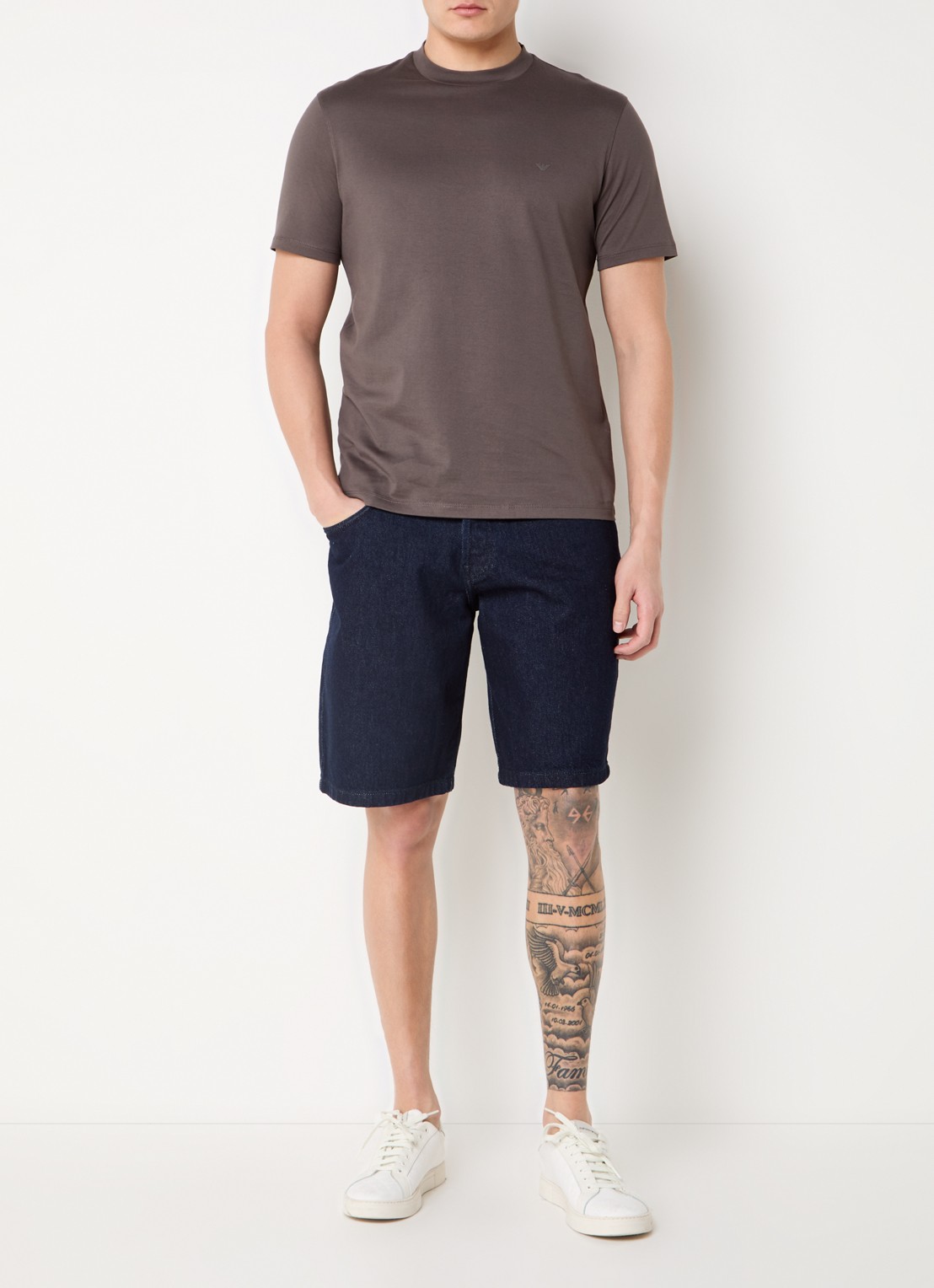 Armani T-shirt met logo - voorkant 2 donkerbruin