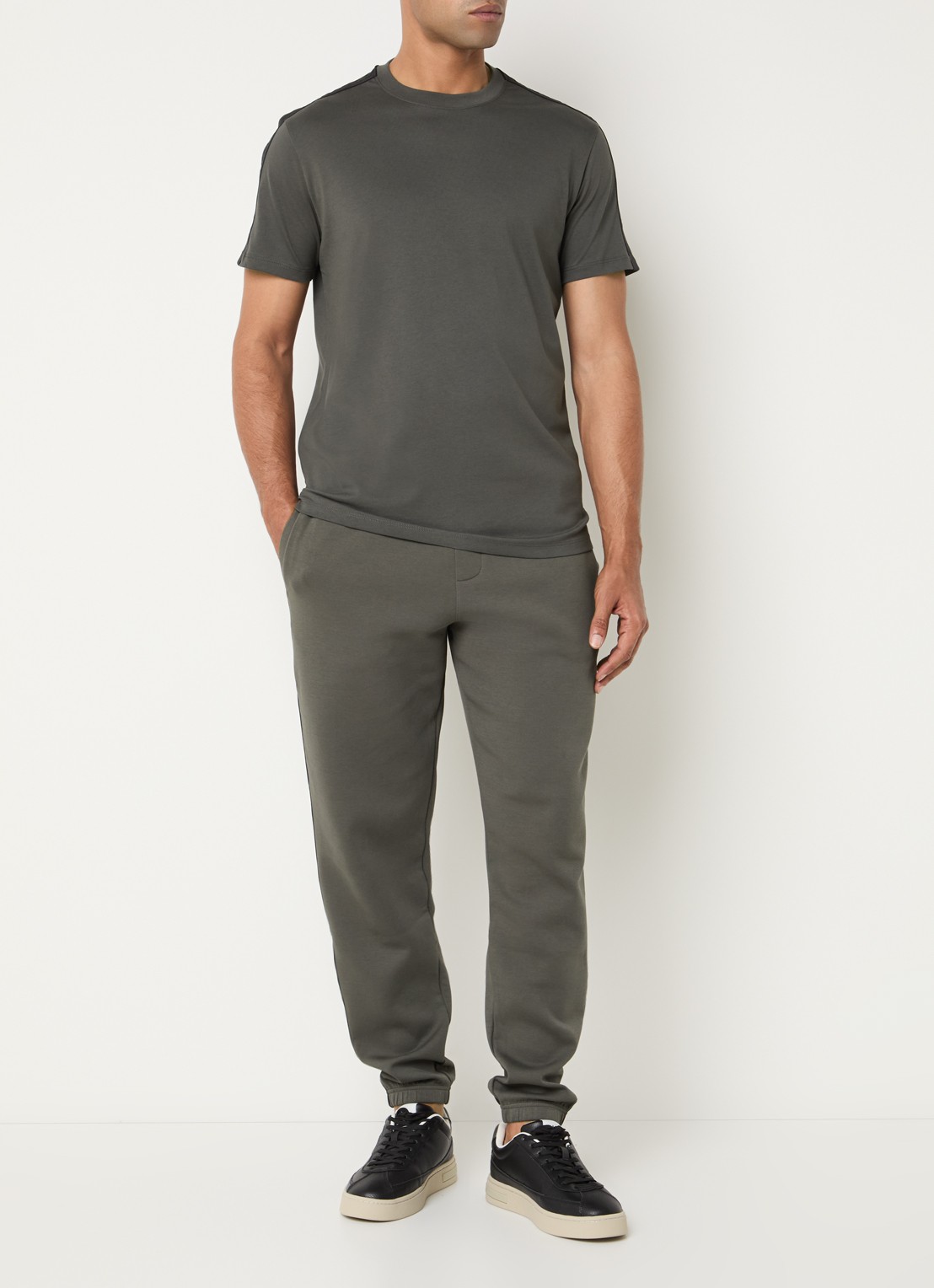 Armani T-shirt met logoband - voorkant 3 olijfgroen